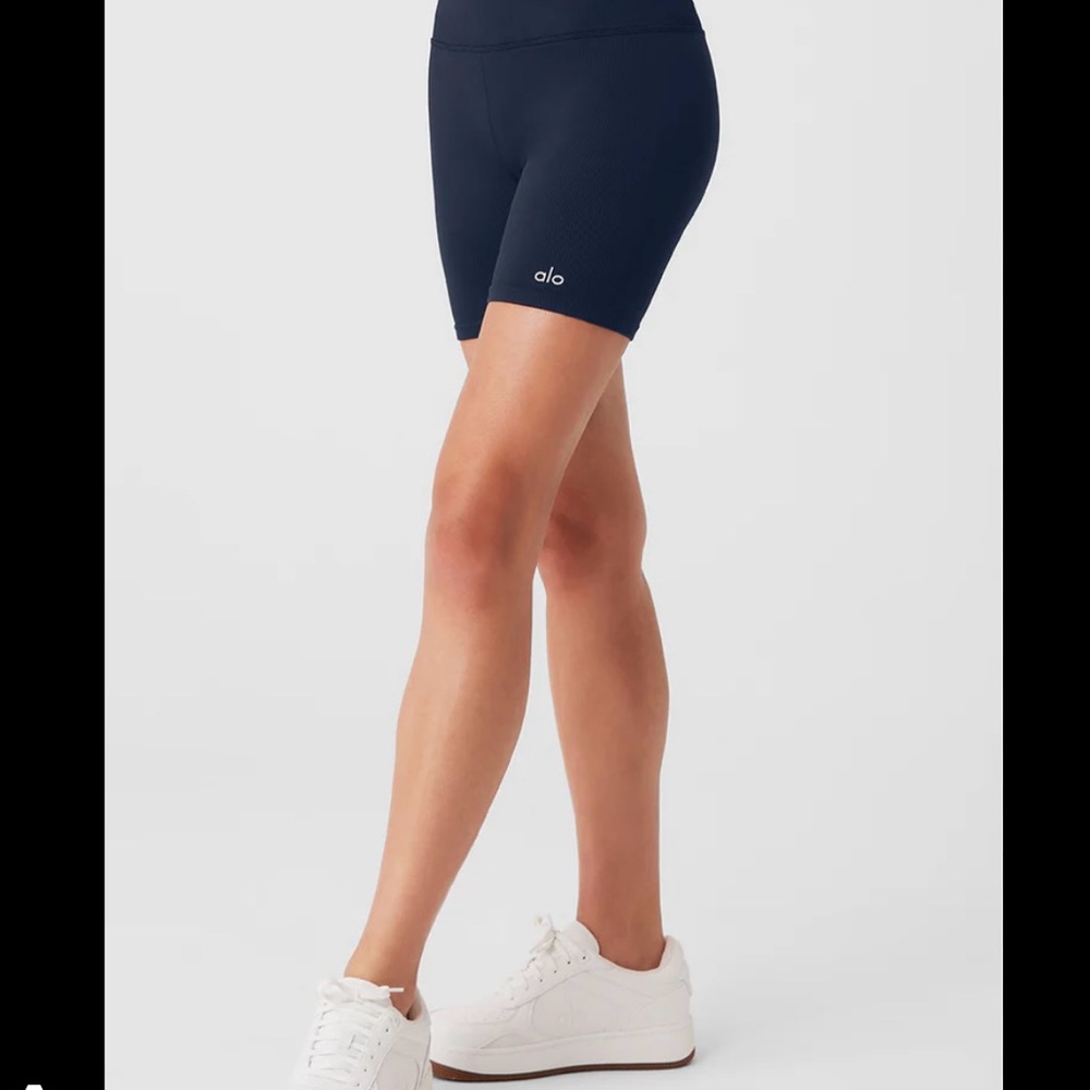 ALO Yoga 7” High Waist Biker Short Navy